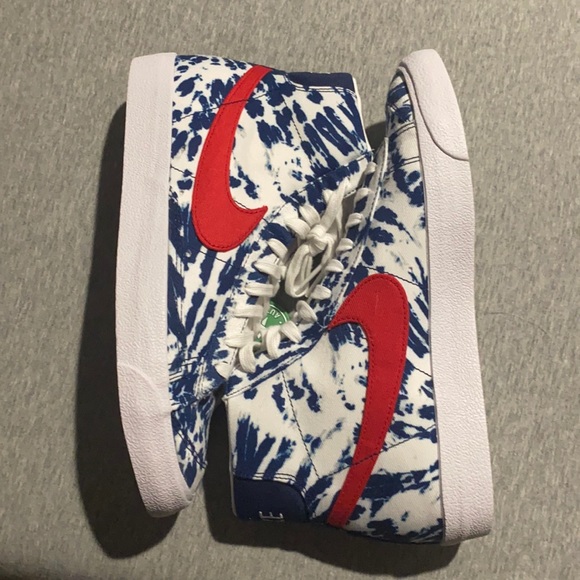 Selling Nike blazers tie die brand new - Picture 1 of 4